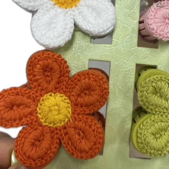NWT 💚🧡🩷 Piper K Hair Claw Clips set of 4 flowers knitted crochet - Picture 5 of 14
